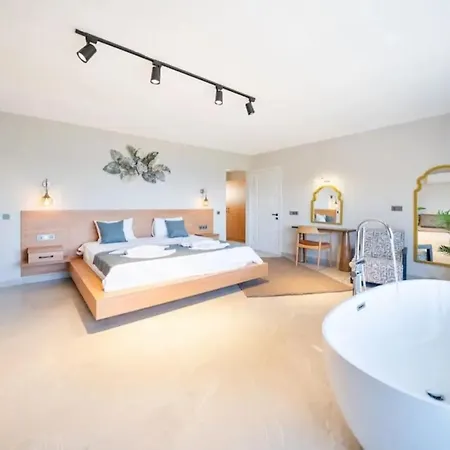 Bianca Villa *